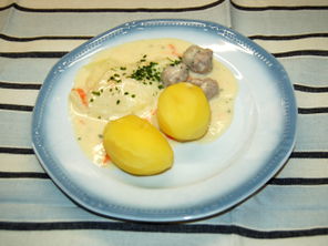 Kohlrabigemüse mit Bratwurstklößchen