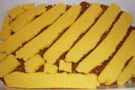 …bis zum Schluss eine Lage Polenta mit Butter bestrichen…