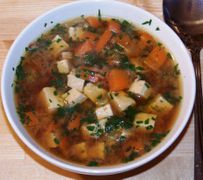 Misosuppe mit Tofu Leider hat sich erst beim Kochen herausgestellt, daß Misopaste Alkohol enthält - ich konnte die Suppe daher nicht probieren...