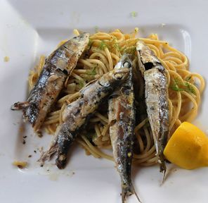 Pasta con sarde alla griglia