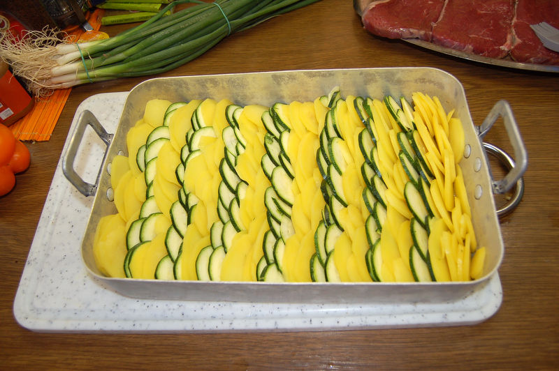 Datei:ZucchiniKartoffelGratin02.jpg