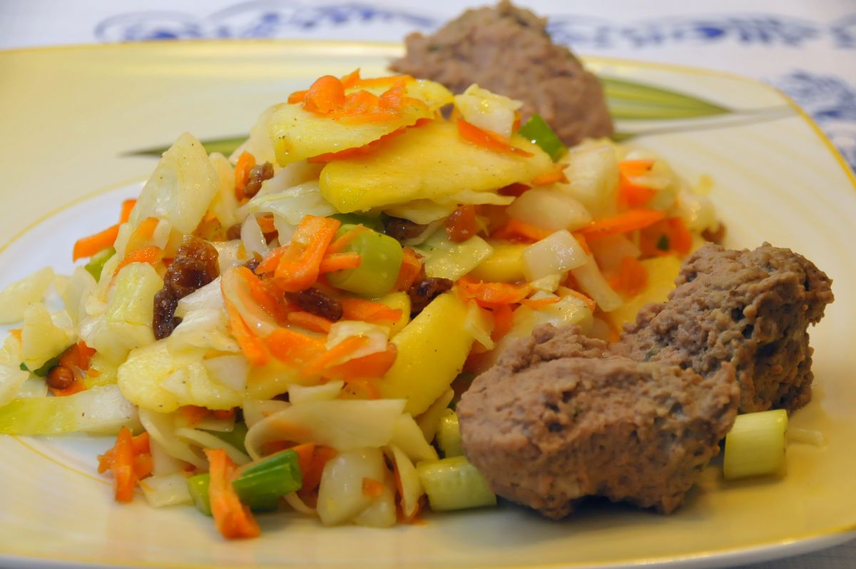Weißkohlsalat mit Leberklößen – Koch-Wiki