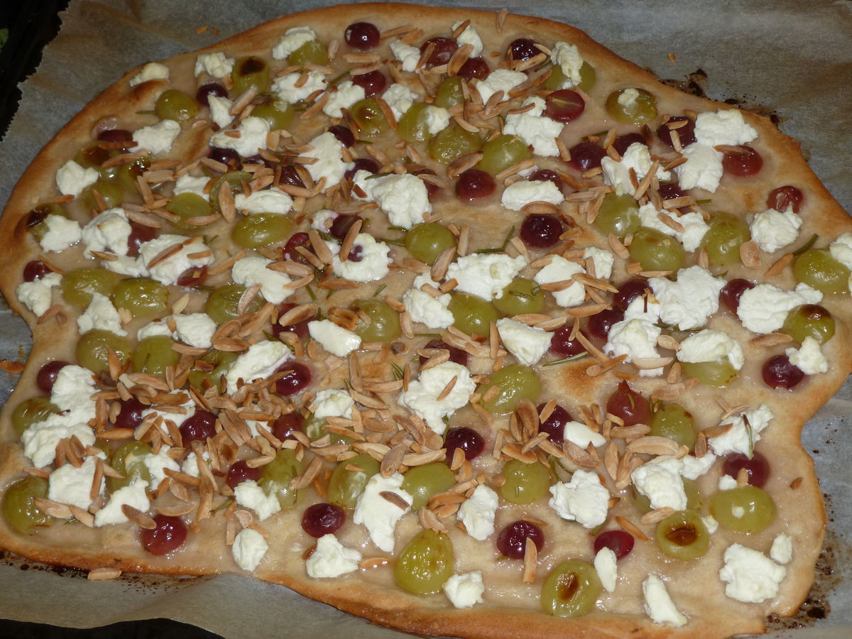 Wer Hat Die Pizza Erfunden Wiki Pizza mit Trauben und Ricotta – Koch-Wiki