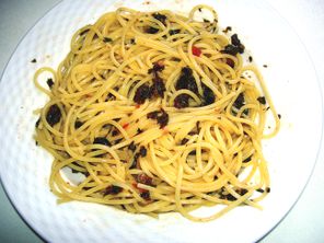 Spaghetti mit Sardellen