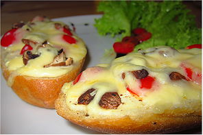 Überbackenes Baguette mit Champignons