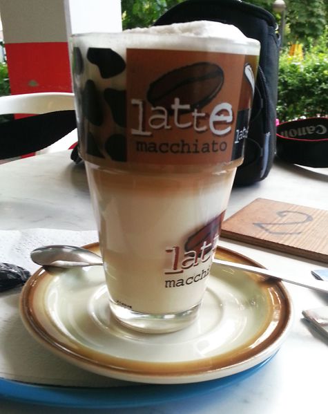 Datei:Latte Macchiato (01).jpg