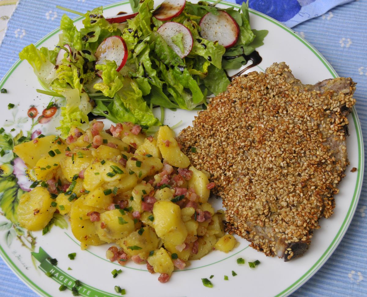 Schweinekotelett mit warmem Kartoffelsalat – Koch-Wiki