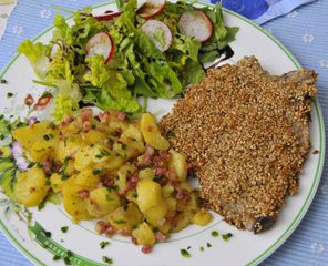 Schweinekotelett mit warmem Kartoffelsalat