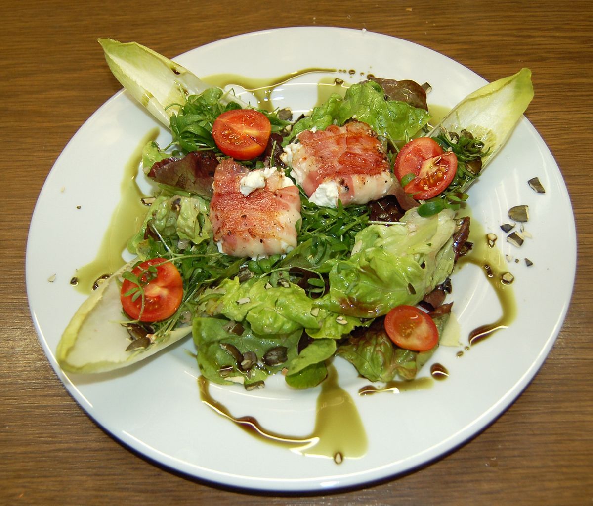 Ziegenkäse auf Blattsalat mit Kürbiskernen – Koch-Wiki
