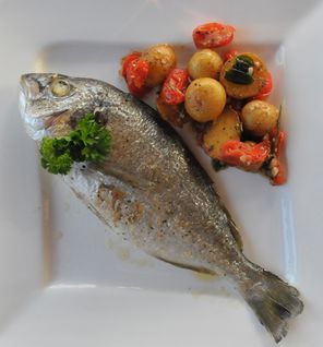 Dorade mit Kräutern und PfannenKartöffelchen KochWiki