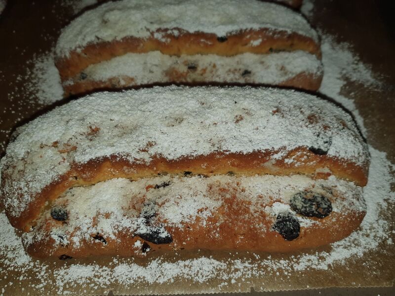 Datei:Christstollen-mit-Marzipan.jpg