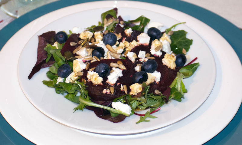 Datei:Rote-Rüben-Carpaccio mit Ziegenkäse.jpg