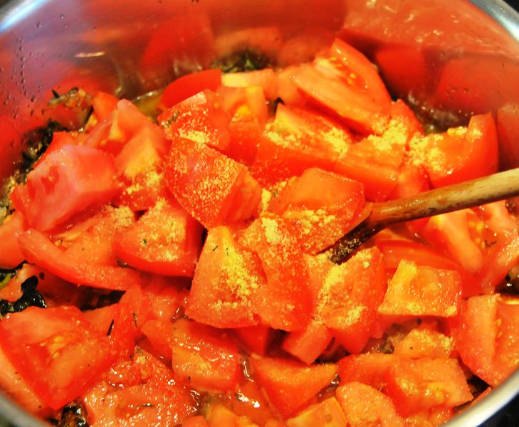 Datei:Tomaten-mit-gekörnter-Brühe.JPG