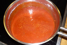 Die Tomatensoße wird zubereitet…