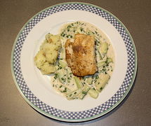 Die fertige Sauce an Zander mit Kartoffelsalat