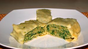 Geschnittene Maultaschen mit Rahmspinat