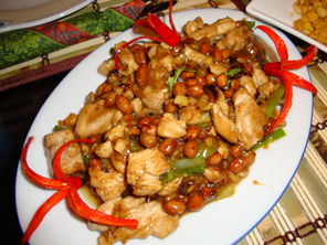 Gebratenes Hähnchenfleisch mit Chili "Gong Bao Ji Ding"