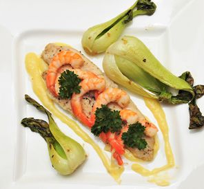Garnelen auf Pangasius-Filets an gebratenem Pak Choi