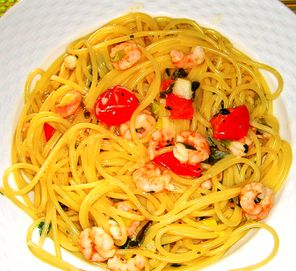 Spaghetti mit Zitronensahne und Garnelen