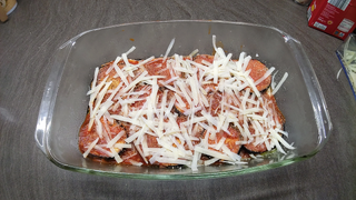 Eine Schicht Parmesan