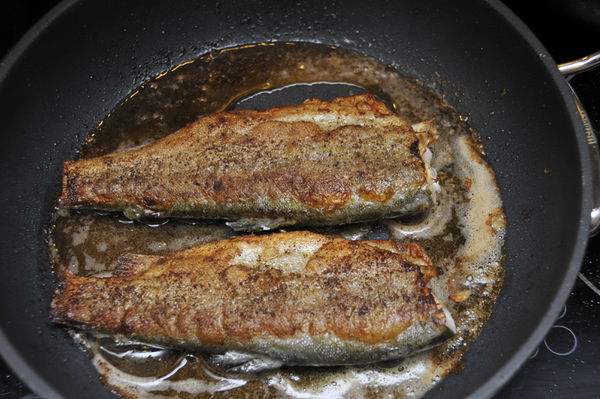Forelle In Der Pfanne Braten Wie Lange Forelle Müllerin – Koch-Wiki