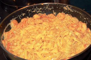 Spaghetti mit Scampi in Proseccorahm