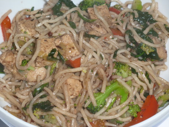 Gebratene Nudeln mit Tofu und Gemüse – Koch-Wiki
