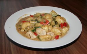 Überbackene Gnocchi mit Putenstreifen