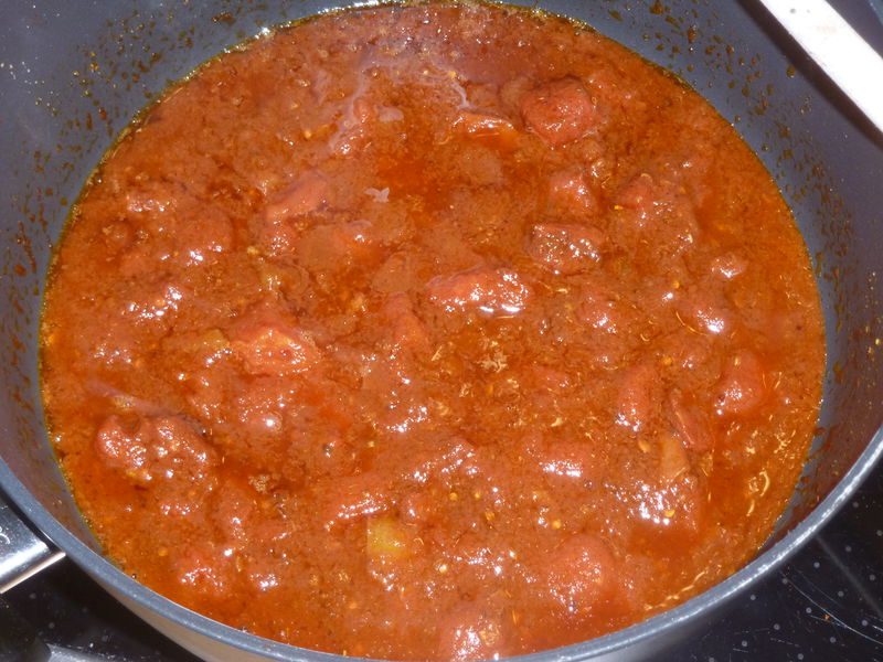 Datei:Zalouk Tomaten einkochen.jpg