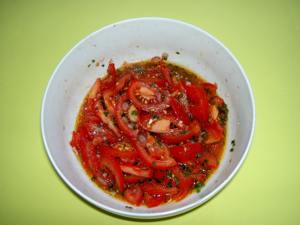 Tomatensalat mit Olivenöl – Koch-Wiki Tomatensalat mit Olivenöl – Koch-Wiki
