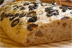 Focaccia mit Oliven und Rosmarin.jpg