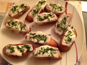 Überbackene Ziegenkäse-Crostini