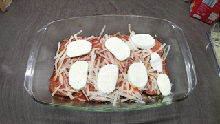 Eine Schicht Mozarella