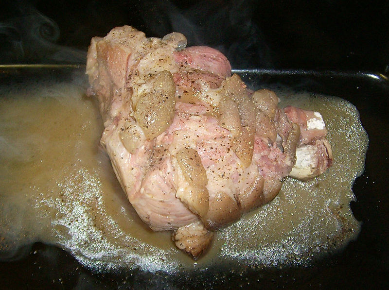 Datei:Gebratene Schweinshaxe-03.jpg