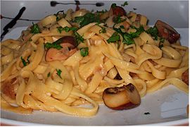 Tagliatelle al funghi e parmigiano.jpg