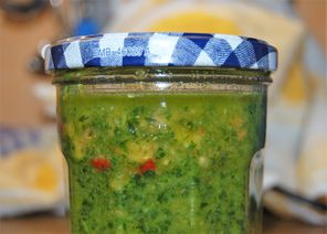 Scharfes Petersilien-Pesto mit Walnüssen