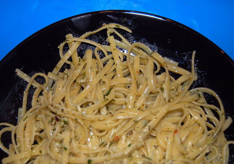 Datei:Linguine con aglio.jpg