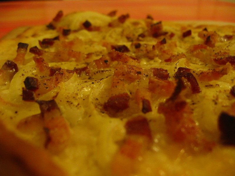 Datei:Flammkuchen Makro.jpg